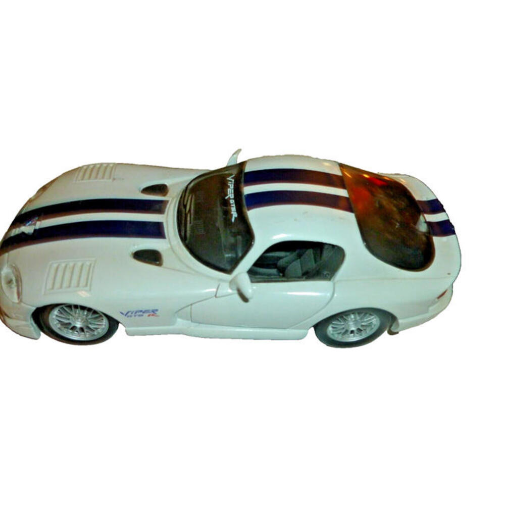 Maisto 1:24 Dodge‎ Viper Gt2 White Diecast